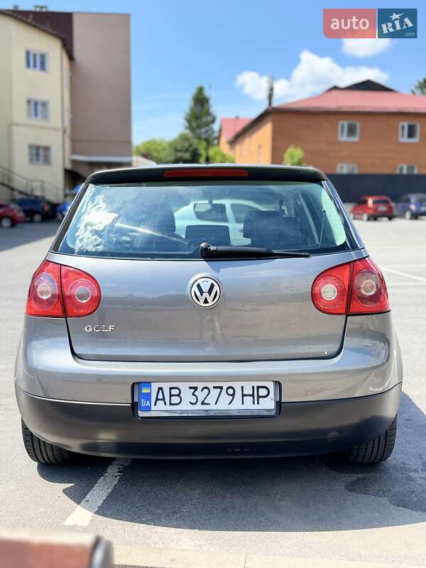 Хетчбек Volkswagen Golf 2005 в Калинівці