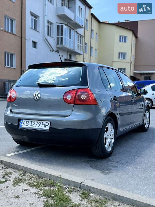 Хетчбек Volkswagen Golf 2005 в Калинівці