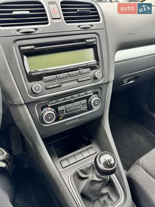 Хэтчбек Volkswagen Golf 2010 в Турийске