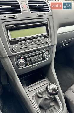 Хетчбек Volkswagen Golf 2010 в 