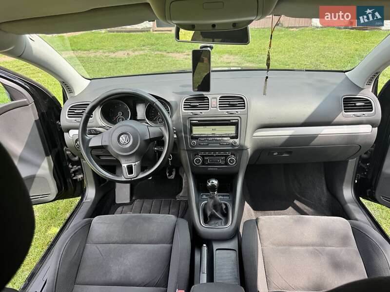 Хэтчбек Volkswagen Golf 2010 в Турийске