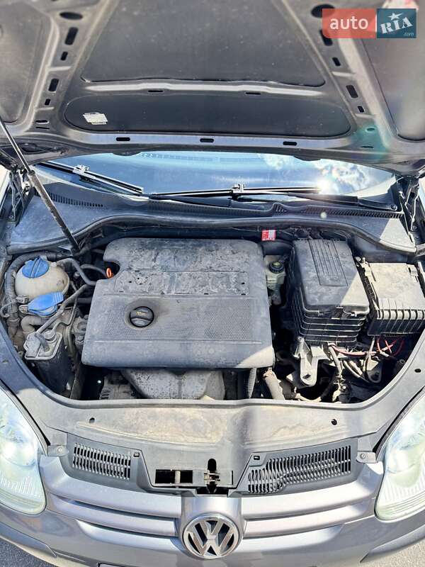 Хетчбек Volkswagen Golf 2005 в Калинівці