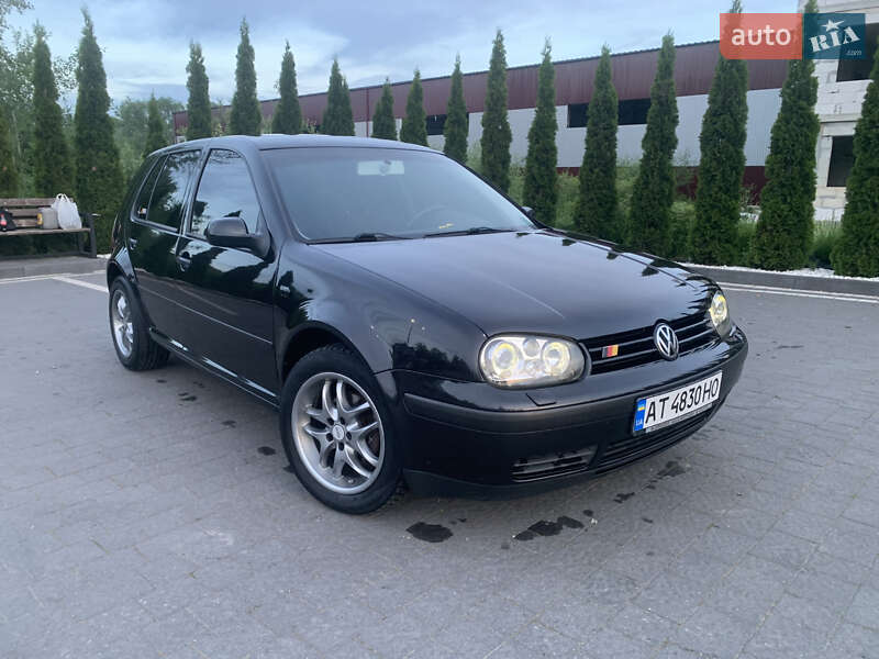 Хэтчбек Volkswagen Golf 2002 в 