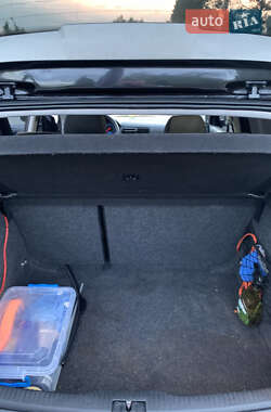 Хэтчбек Volkswagen Golf 2002 в 