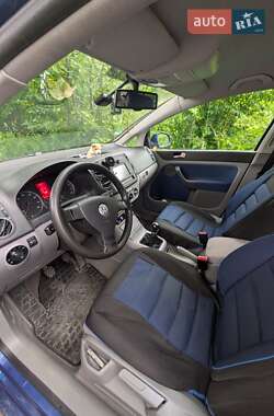 Хетчбек Volkswagen Golf 2005 в Львові