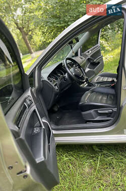 Хэтчбек Volkswagen Golf 2014 в 