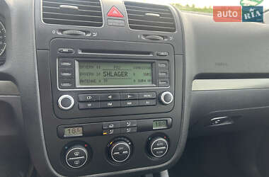 Хетчбек Volkswagen Golf 2006 в 