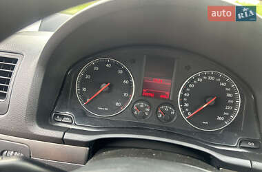 Хетчбек Volkswagen Golf 2006 в 