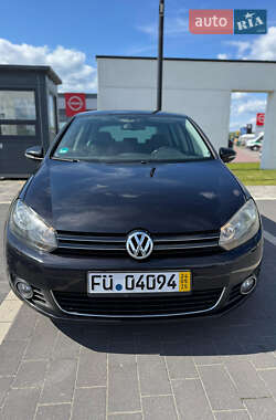 Хэтчбек Volkswagen Golf 2010 в 