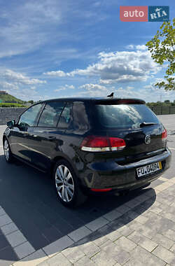 Хэтчбек Volkswagen Golf 2010 в 