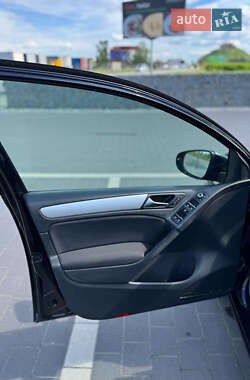 Хэтчбек Volkswagen Golf 2010 в 