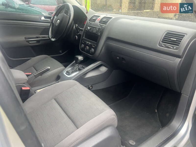 Хетчбек Volkswagen Golf 2009 в Львові