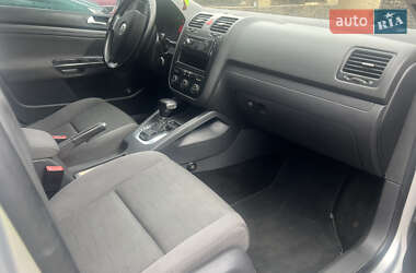 Хэтчбек Volkswagen Golf 2009 в 