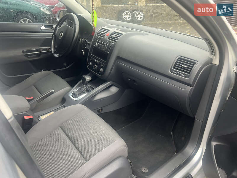 Хетчбек Volkswagen Golf 2009 в Львові