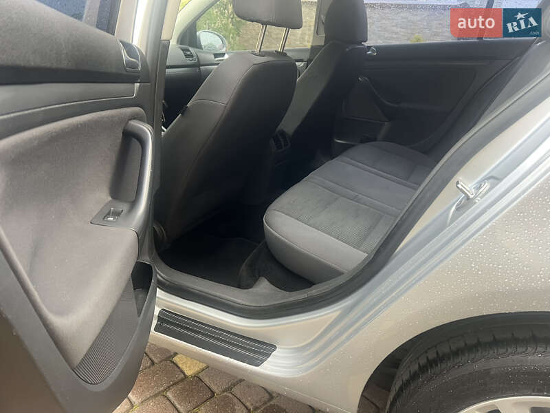 Хетчбек Volkswagen Golf 2009 в Львові