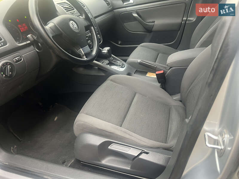 Хетчбек Volkswagen Golf 2009 в Львові