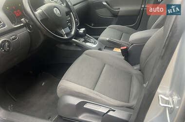 Хэтчбек Volkswagen Golf 2009 в 