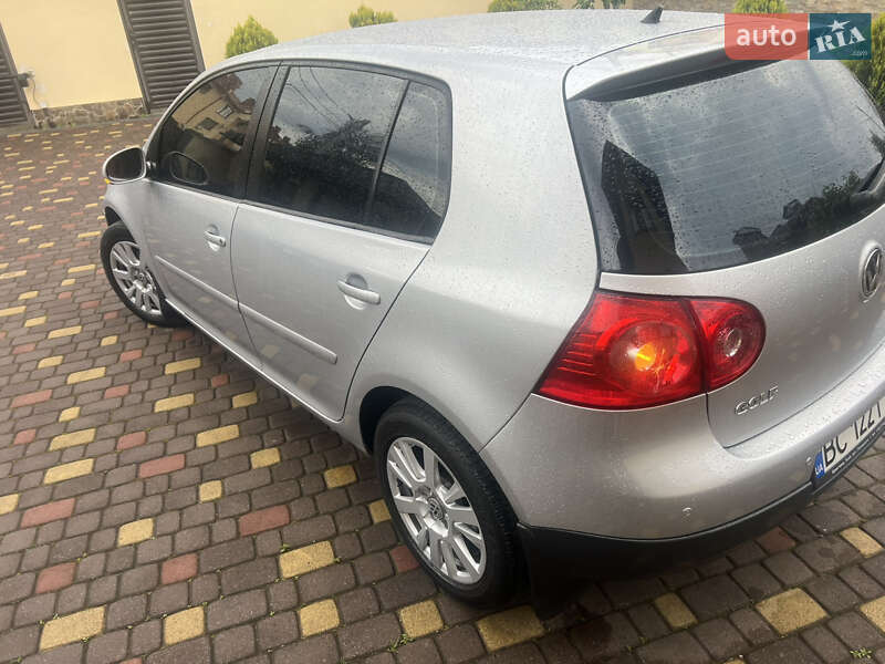Хетчбек Volkswagen Golf 2009 в Львові