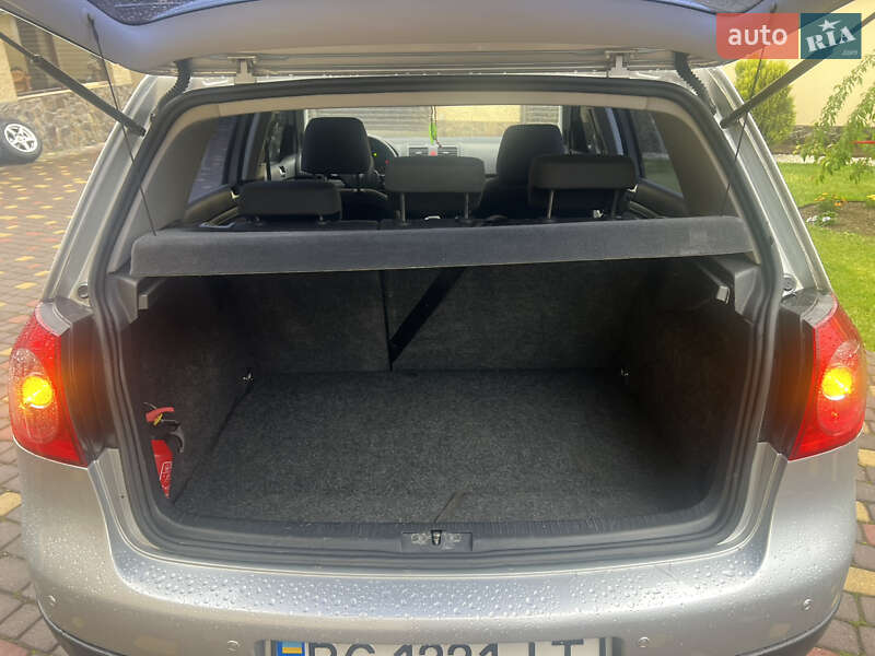 Хетчбек Volkswagen Golf 2009 в Львові