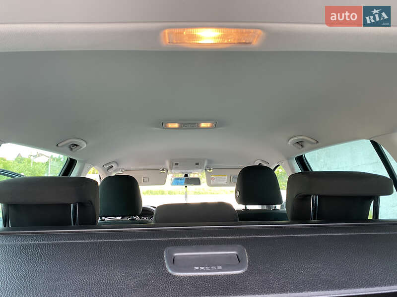 Універсал Volkswagen Golf 2013 в Чернівцях