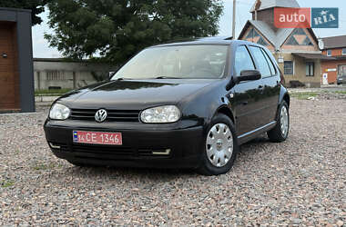 Хэтчбек Volkswagen Golf 2000 в 