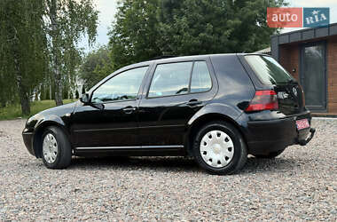 Хэтчбек Volkswagen Golf 2000 в 