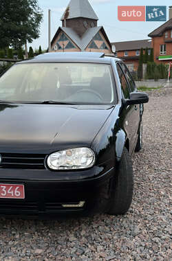 Хэтчбек Volkswagen Golf 2000 в 
