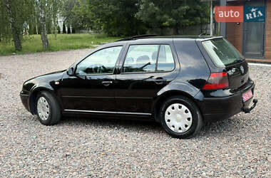 Хэтчбек Volkswagen Golf 2000 в 