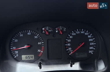 Хэтчбек Volkswagen Golf 2000 в 
