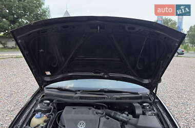 Хэтчбек Volkswagen Golf 2000 в 
