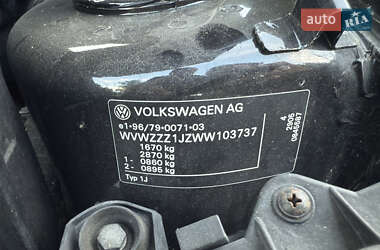Хэтчбек Volkswagen Golf 2000 в 