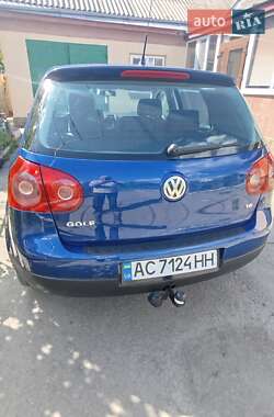 Хетчбек Volkswagen Golf 2005 в 
