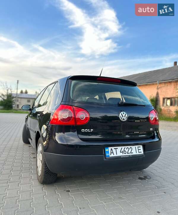 Хетчбек Volkswagen Golf 2005 в Косові