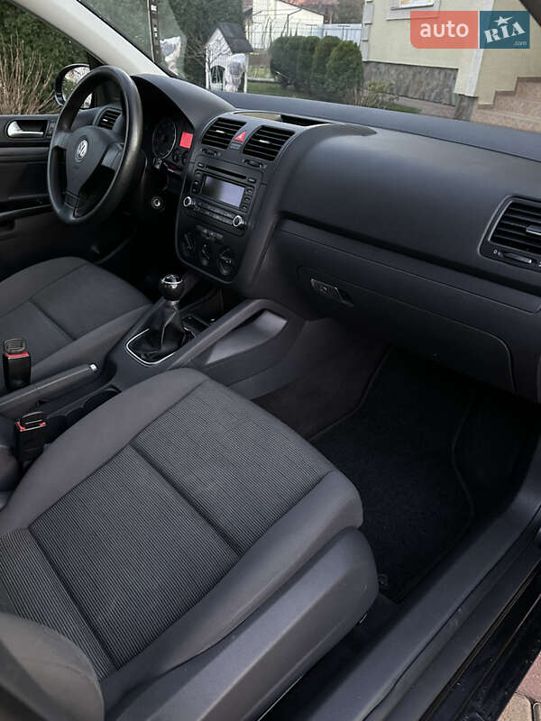Хетчбек Volkswagen Golf 2005 в Косові