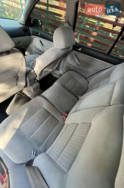 Хэтчбек Volkswagen Golf 1999 в 