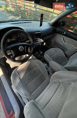 Хэтчбек Volkswagen Golf 1999 в 