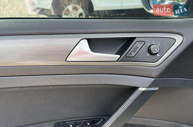 Хэтчбек Volkswagen Golf 2013 в 