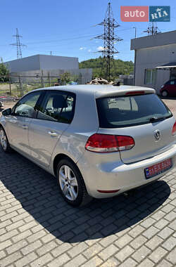 Хэтчбек Volkswagen Golf 2010 в 