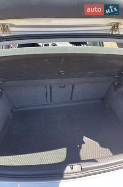 Хэтчбек Volkswagen Golf 2010 в 