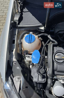 Хэтчбек Volkswagen Golf 2010 в 
