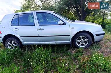 Хэтчбек Volkswagen Golf 2003 в Краснокутске