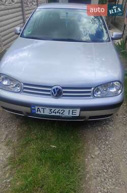 Хэтчбек Volkswagen Golf 2002 в Надворной