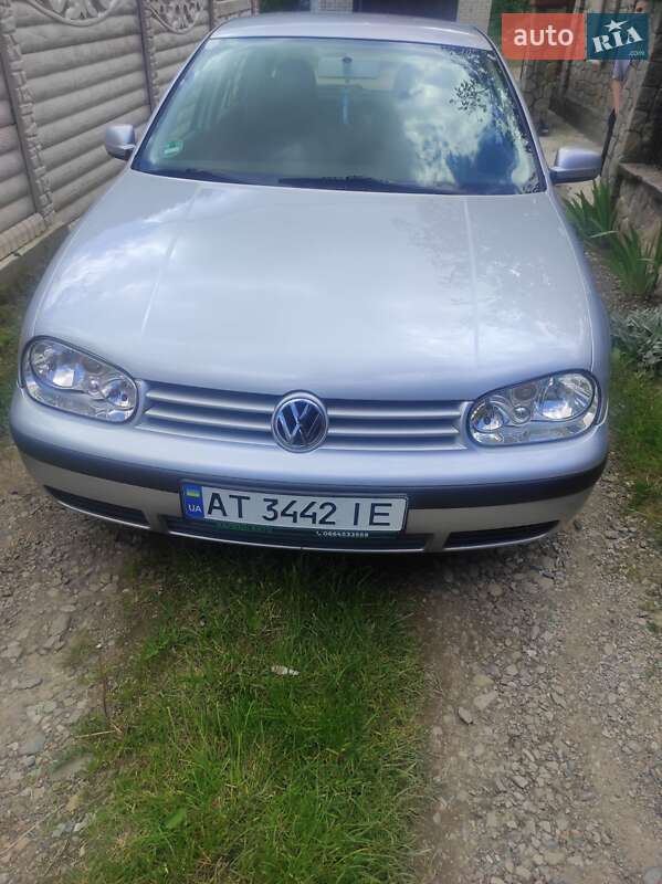 Хэтчбек Volkswagen Golf 2002 в Надворной