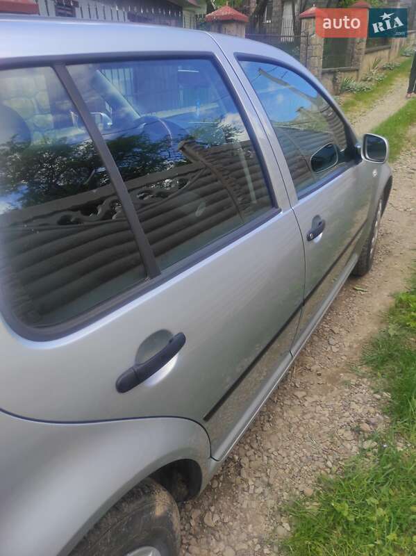 Хэтчбек Volkswagen Golf 2002 в Надворной