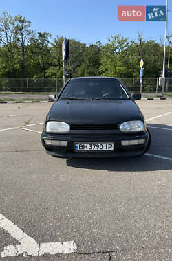 Хэтчбек Volkswagen Golf 1996 в 