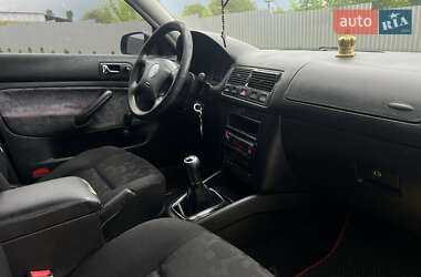 Хэтчбек Volkswagen Golf 1998 в 