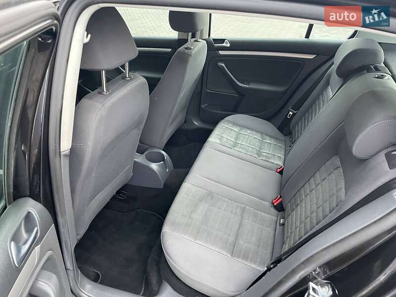 Хетчбек Volkswagen Golf 2008 в Івано-Франківську