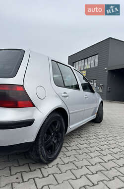 Хэтчбек Volkswagen Golf 2000 в 