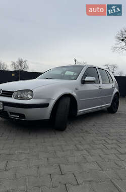 Хэтчбек Volkswagen Golf 2000 в 
