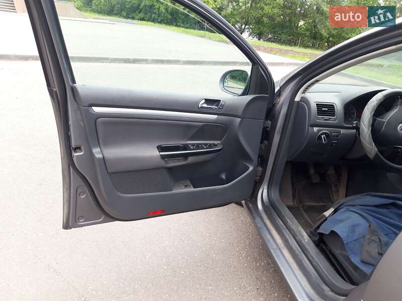 Хетчбек Volkswagen Golf 2004 в Кривому Розі